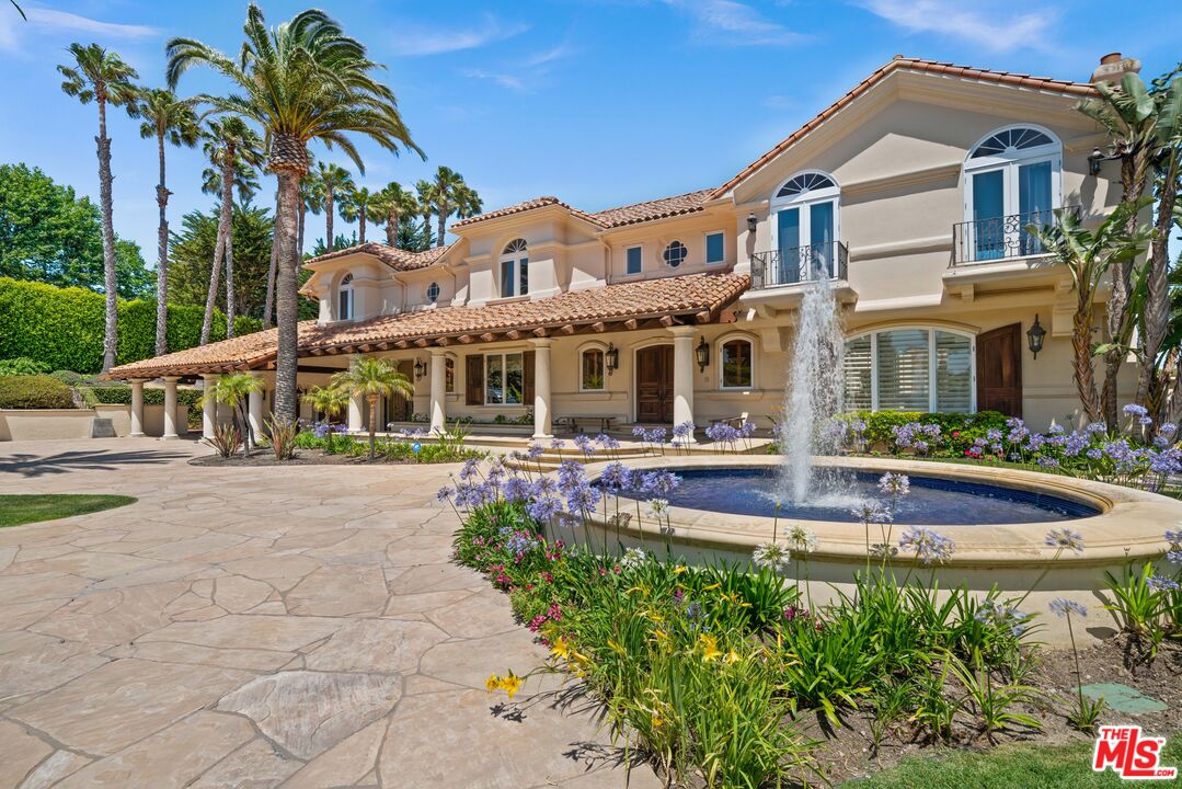 7160 Dume Dr