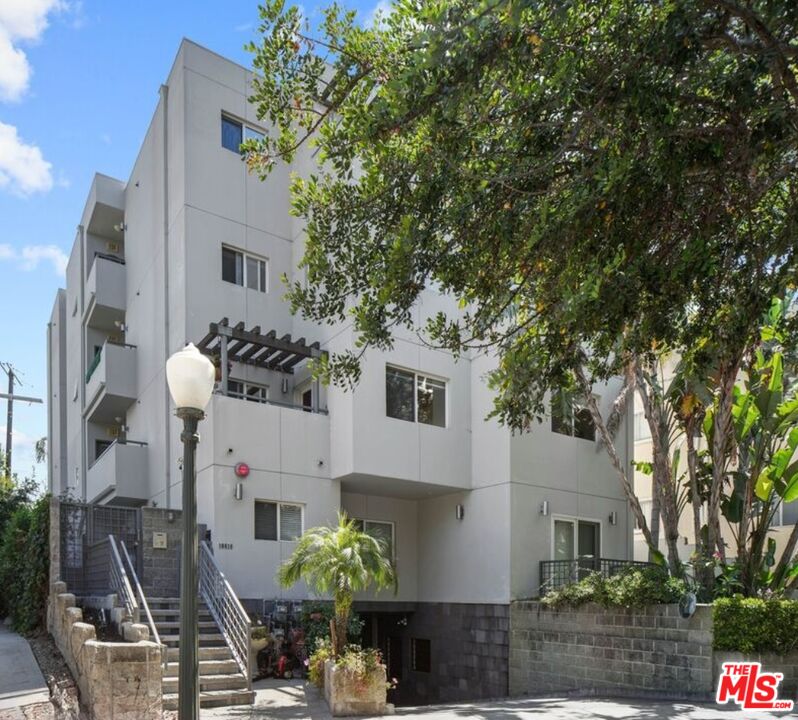 10616 Kinnard Ave Unit: 101