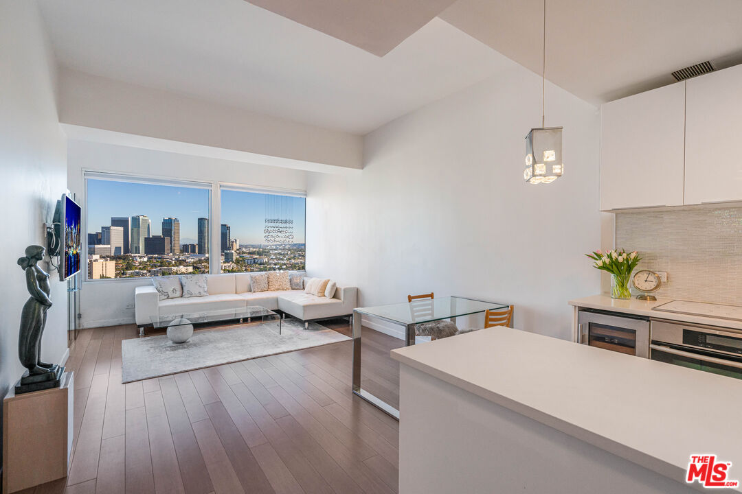 Photo of 10501 Wilshire Blvd, Los Angeles, CA 90024