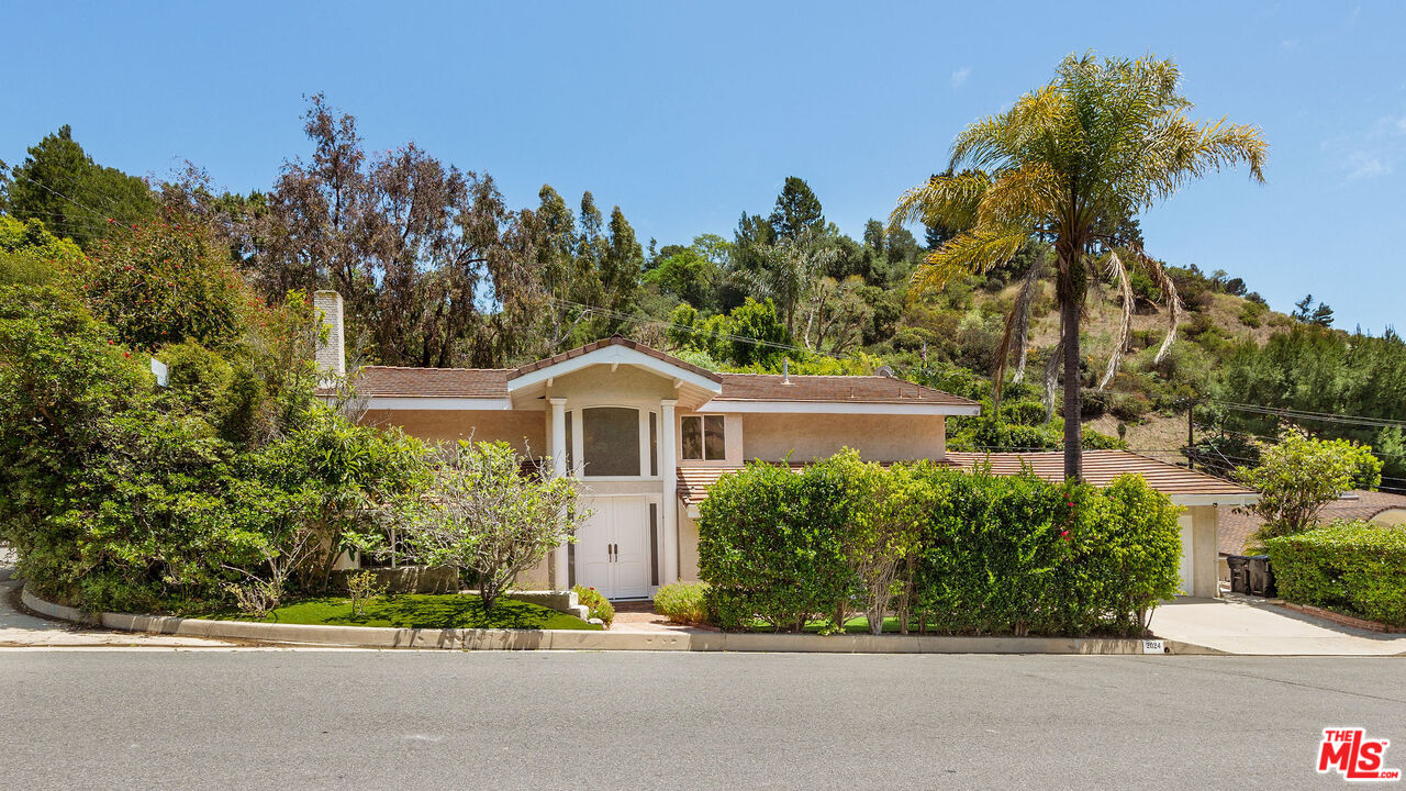 2024 San Ysidro Dr