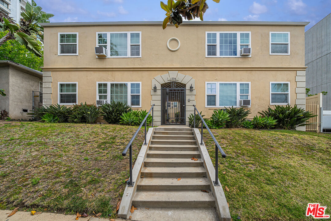 1238 S Beverly Glen Blvd Unit: 14