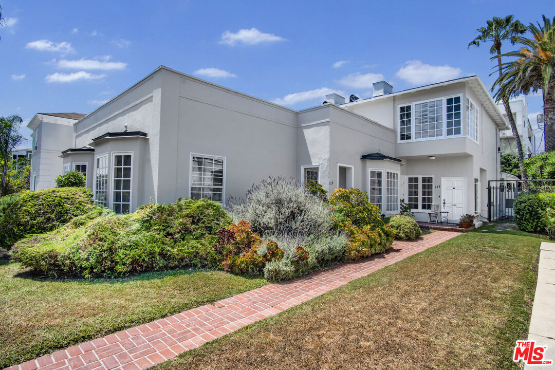129 N Flores St