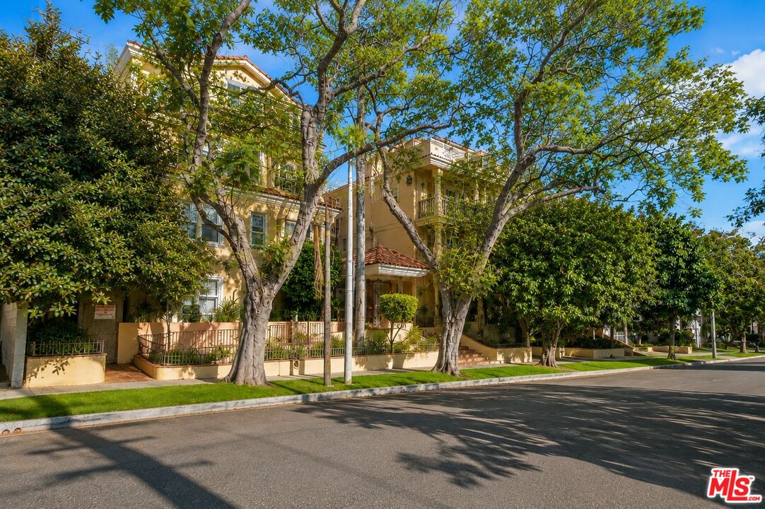 1050 N Edinburgh Ave Unit: 103
