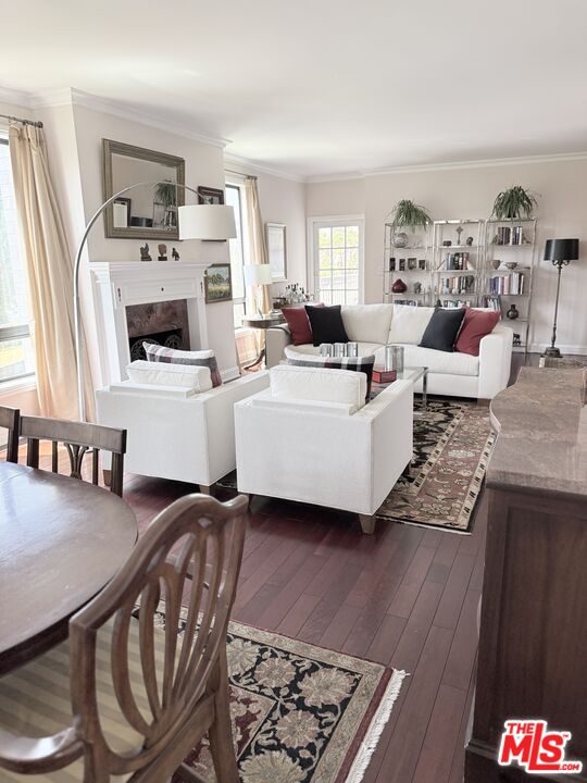 1220 Roxbury Dr Unit: 204