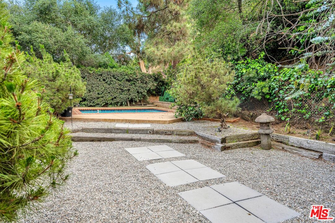 2557 Laurel Pass