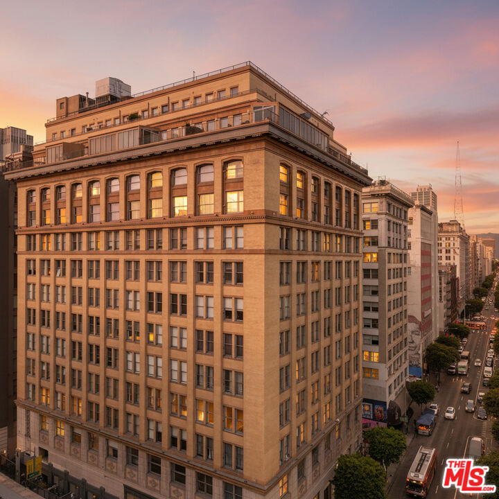Photo of 215 W 7th St, Los Angeles, CA 90014