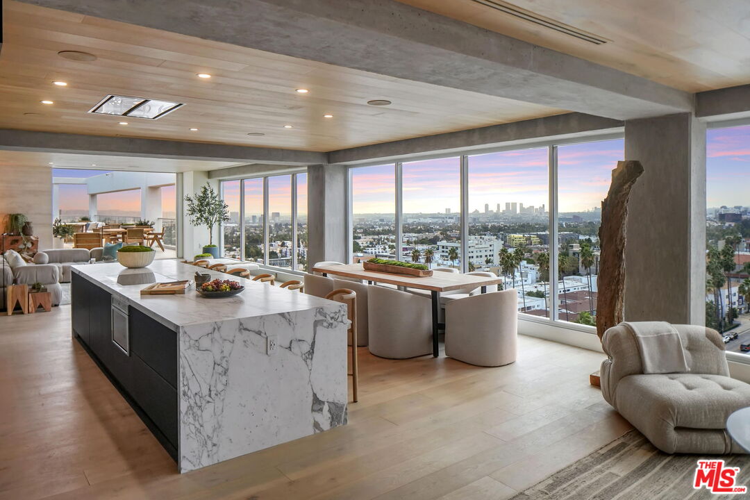 7135 Hollywood Blvd Unit: PHW