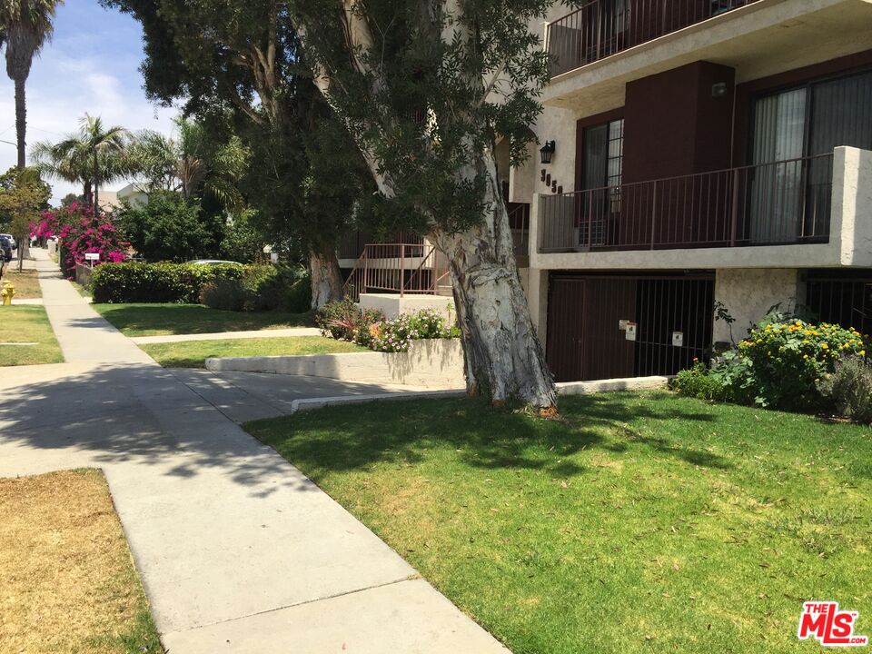 3650 Greenfield Ave Unit: 10