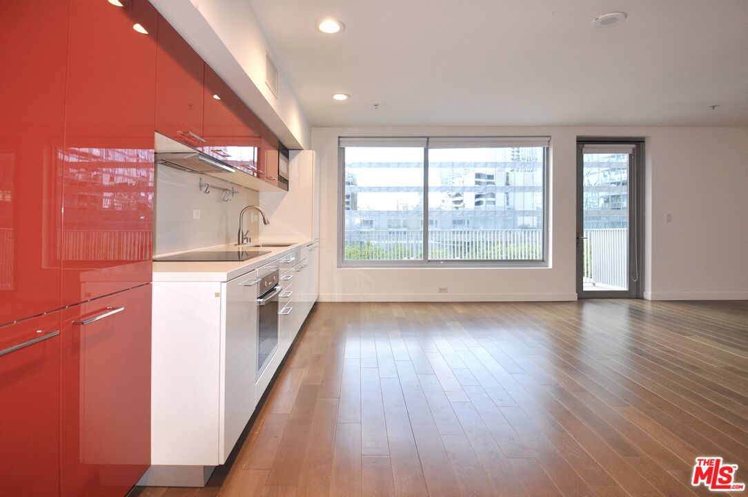 Photo of 901 S Flower St, Los Angeles, CA 90015