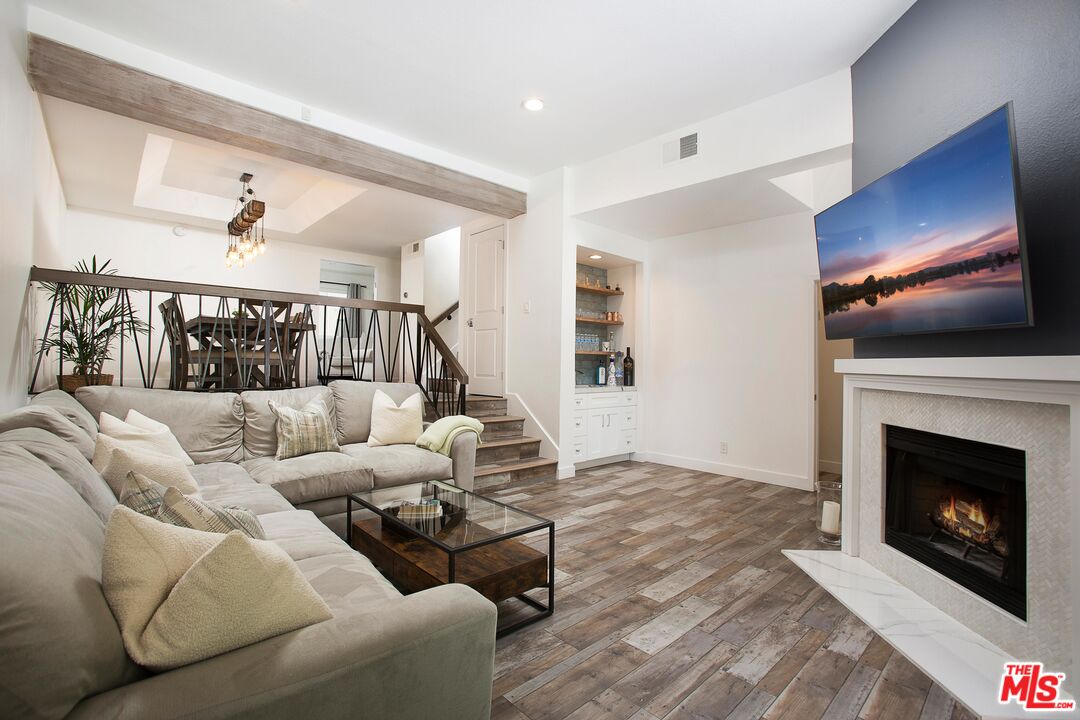 18755 Hatteras St Unit: 16