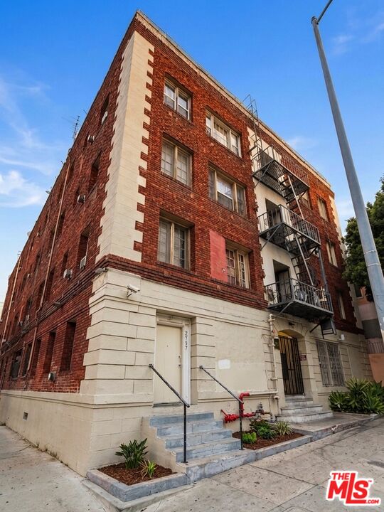 2795 W 8th St Unit: 406