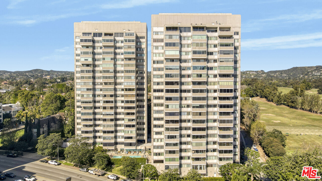 865 Comstock Ave Unit: 16F