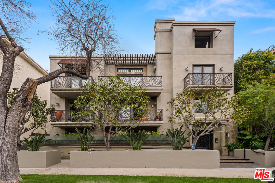 1304 S Roxbury Dr Unit: 301