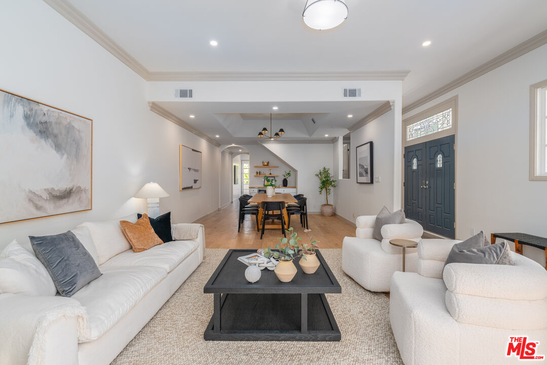 11963 Mayfield Ave Unit: 103