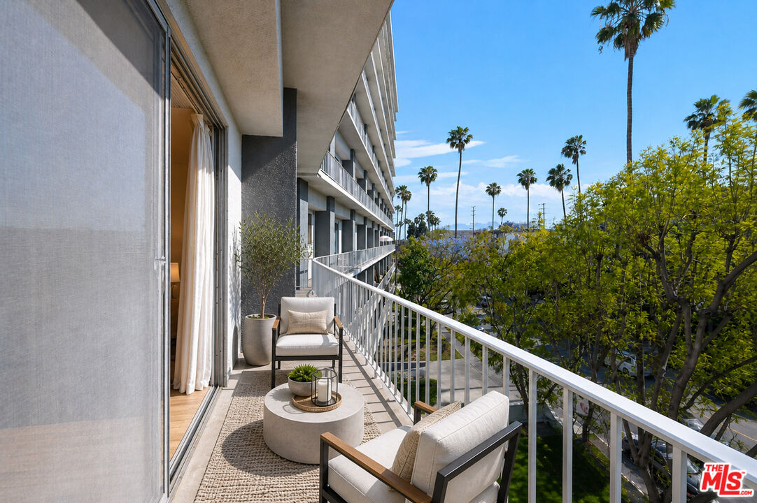 Photo of 100 S Doheny Dr, Los Angeles, CA 90048