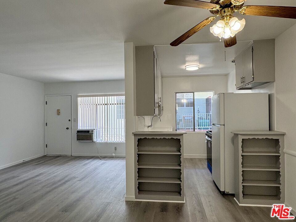1010 N Stanley Ave Unit: 8