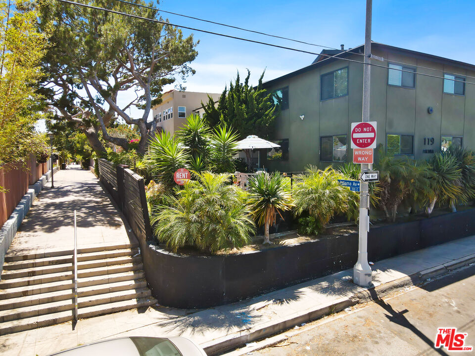 119 Paloma Ave Unit: M
