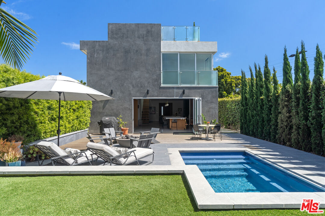 821 Flower Ave