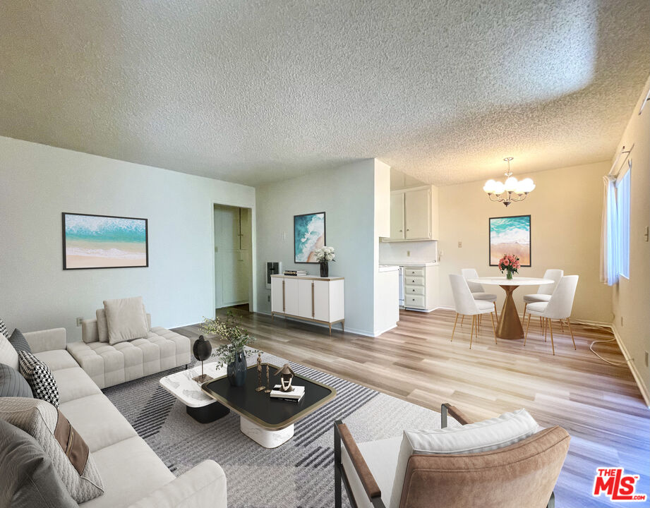 1261 Granville AVE Unit: 4