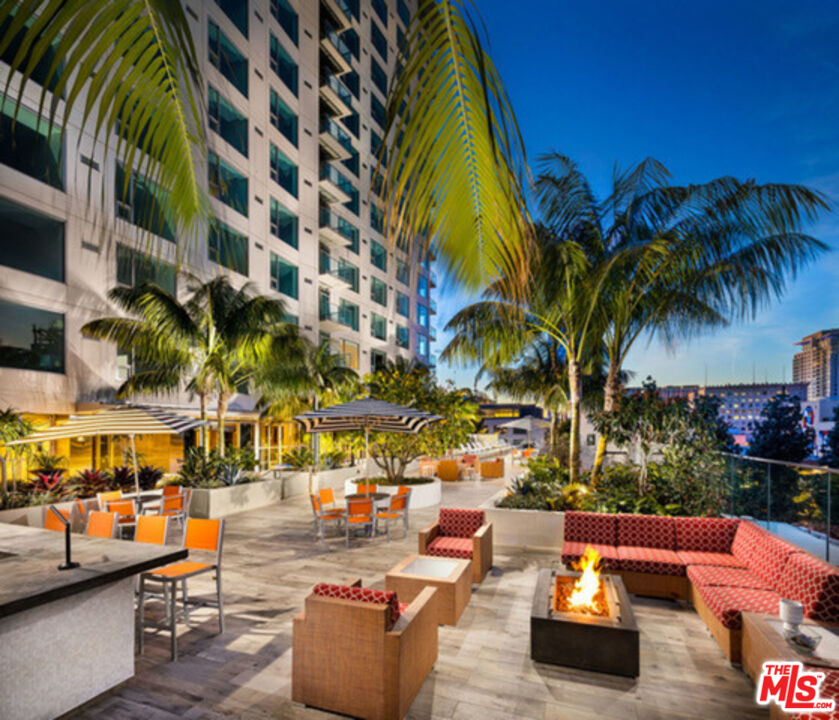 Photo of 1050 S Grand AVE, LOS ANGELES, CA 90015
