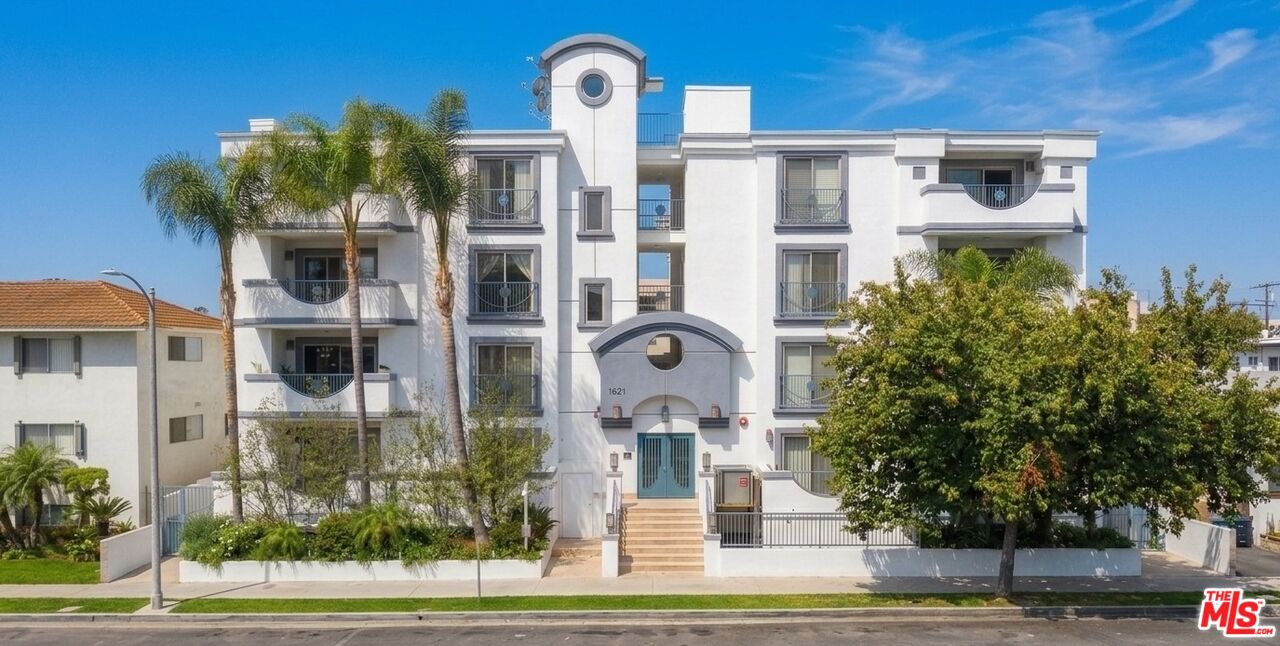 1621 Barry Ave Unit: 302