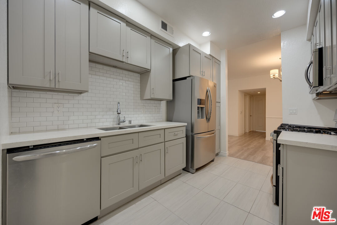 9800 Vidor Dr Unit: 101