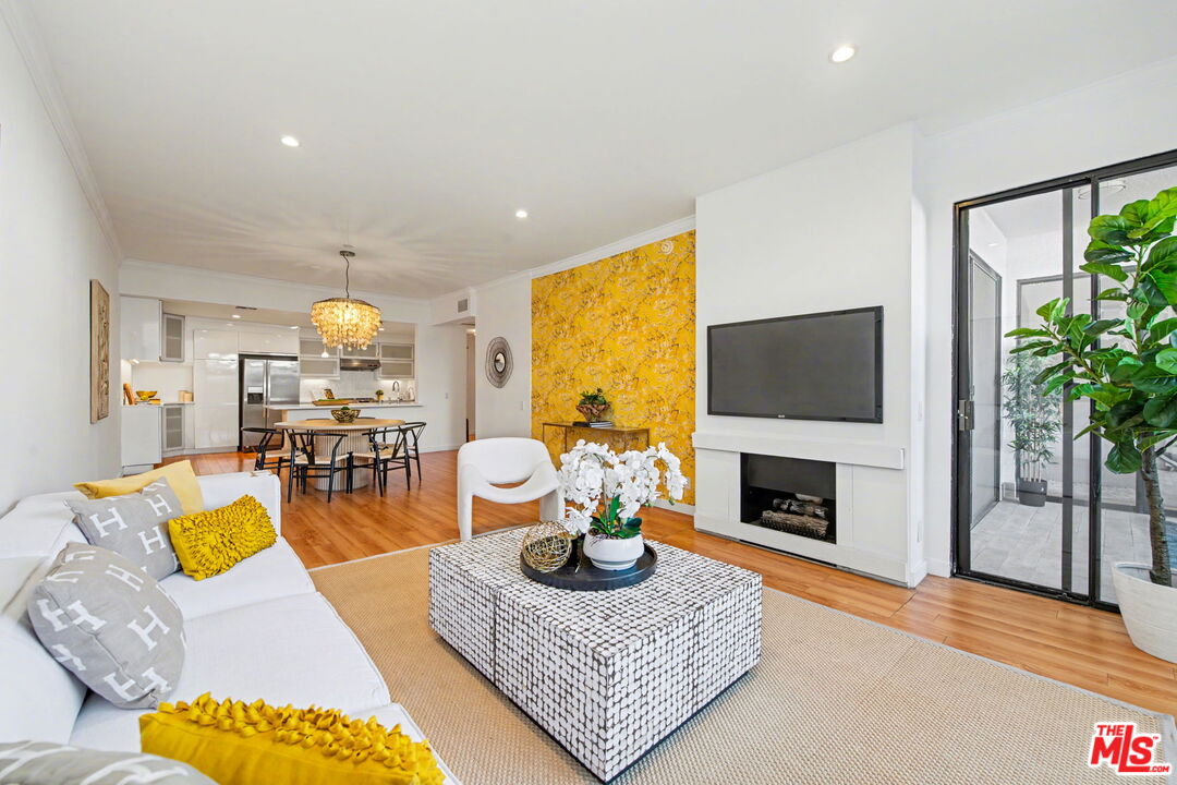 2276 S Beverly Glen Blvd Unit: 207