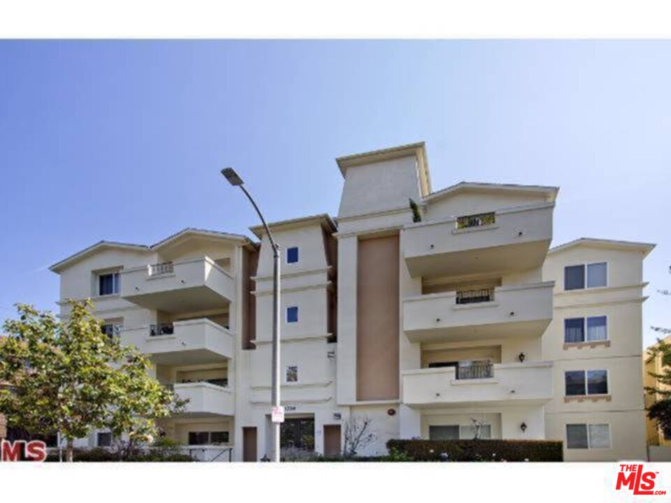 1726 S Bentley Ave Unit: 304