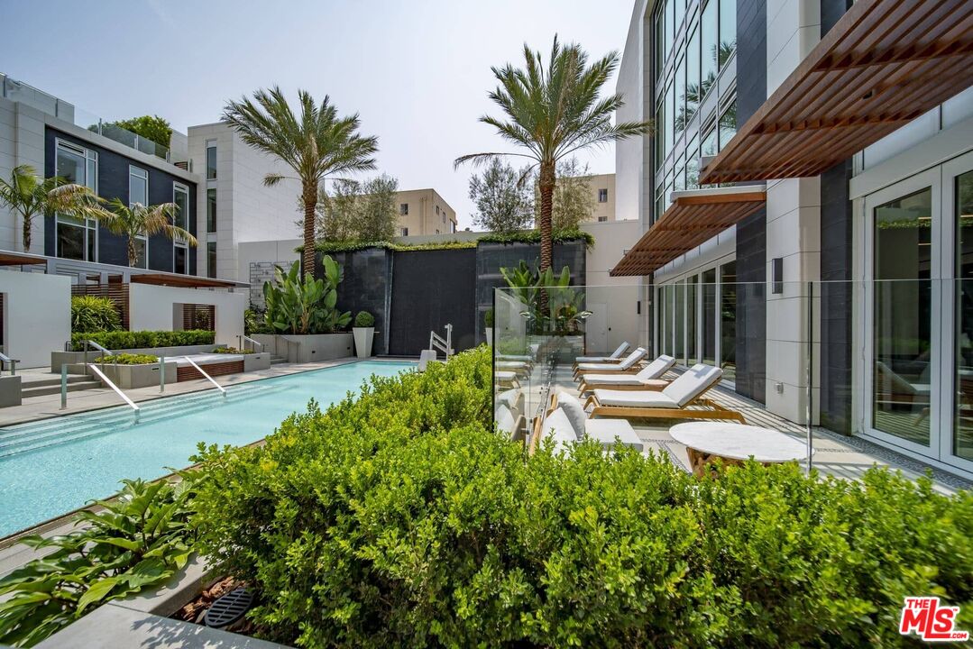 9000 W 3rd St Unit: 211