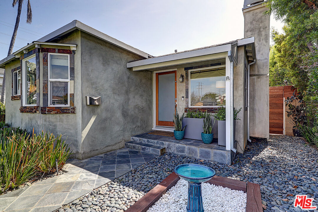 2489 Wellesley Ave