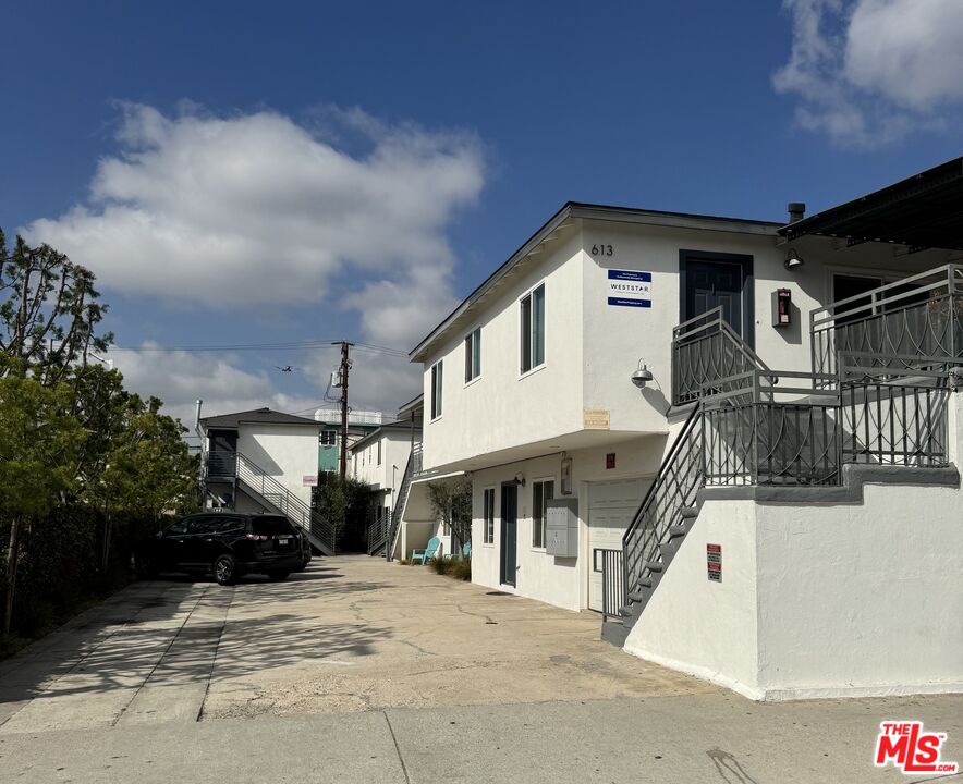 Photo of 613 S Prairie Ave, Inglewood, CA 90301