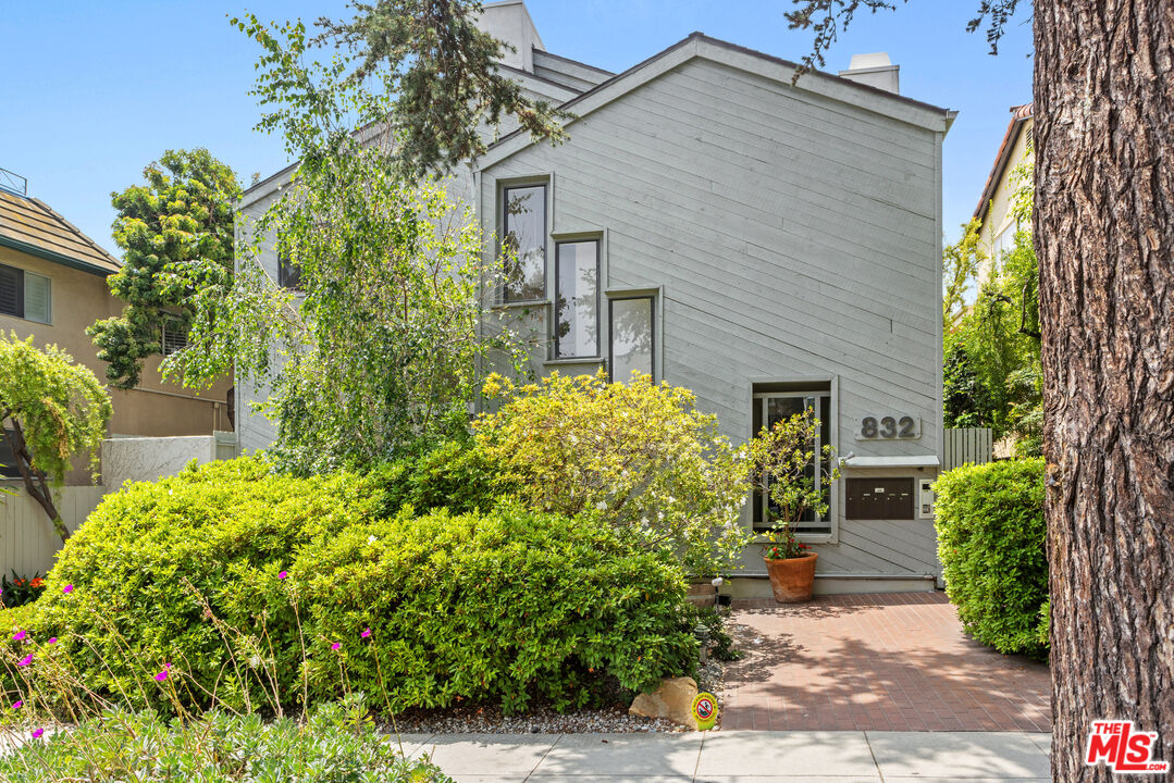 832 15th St Unit: 4