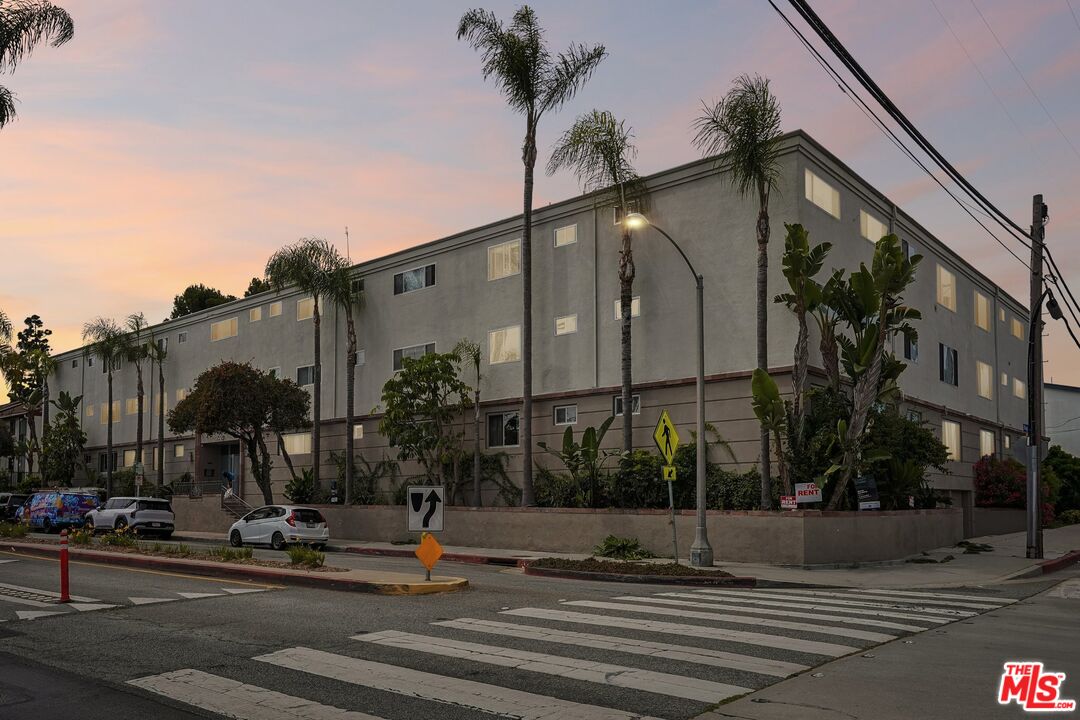 2002 4th St Unit: 208