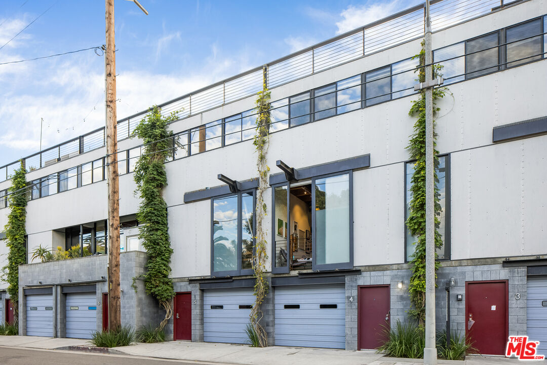 1113 ELECTRIC AVE Unit: 4