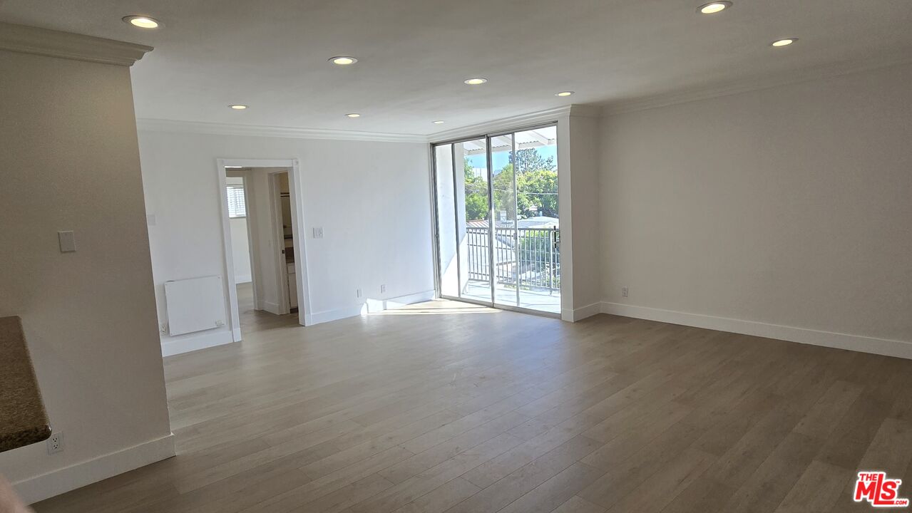827 2ND ST Unit: 307