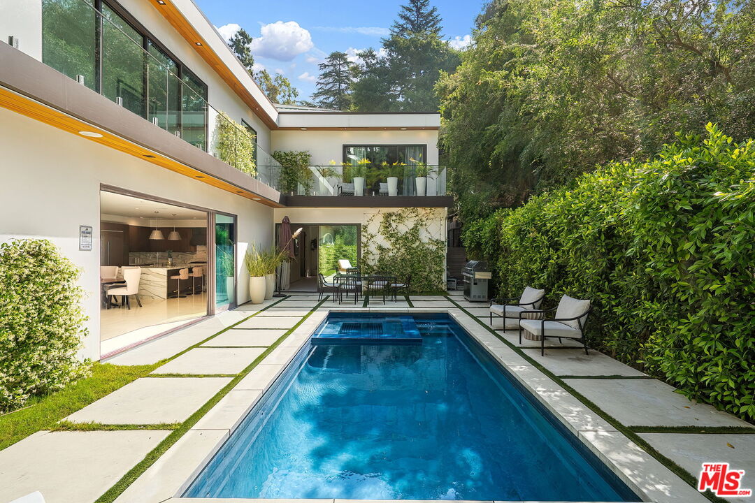 1884 Laurel Canyon Rd