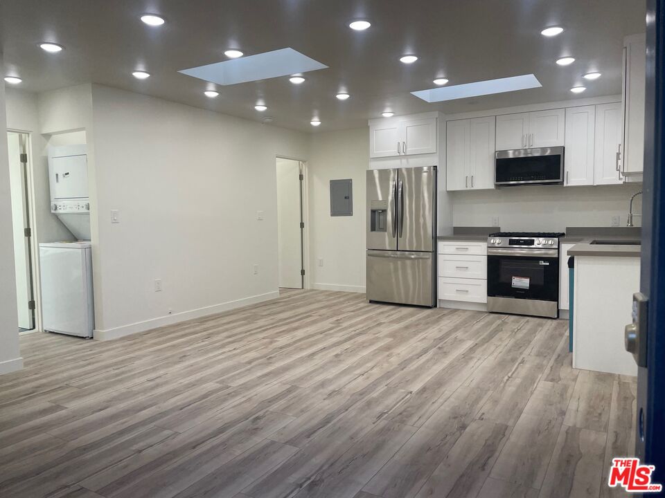 2025 Ocean Park Blvd Unit: B