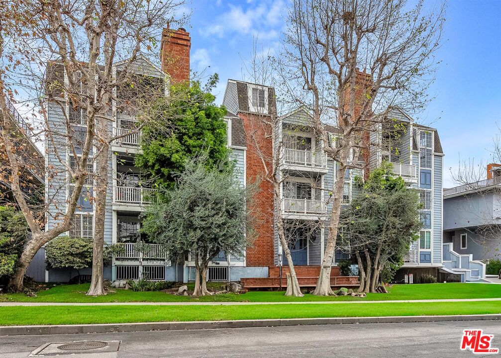 11667 Gorham Ave Unit: 203