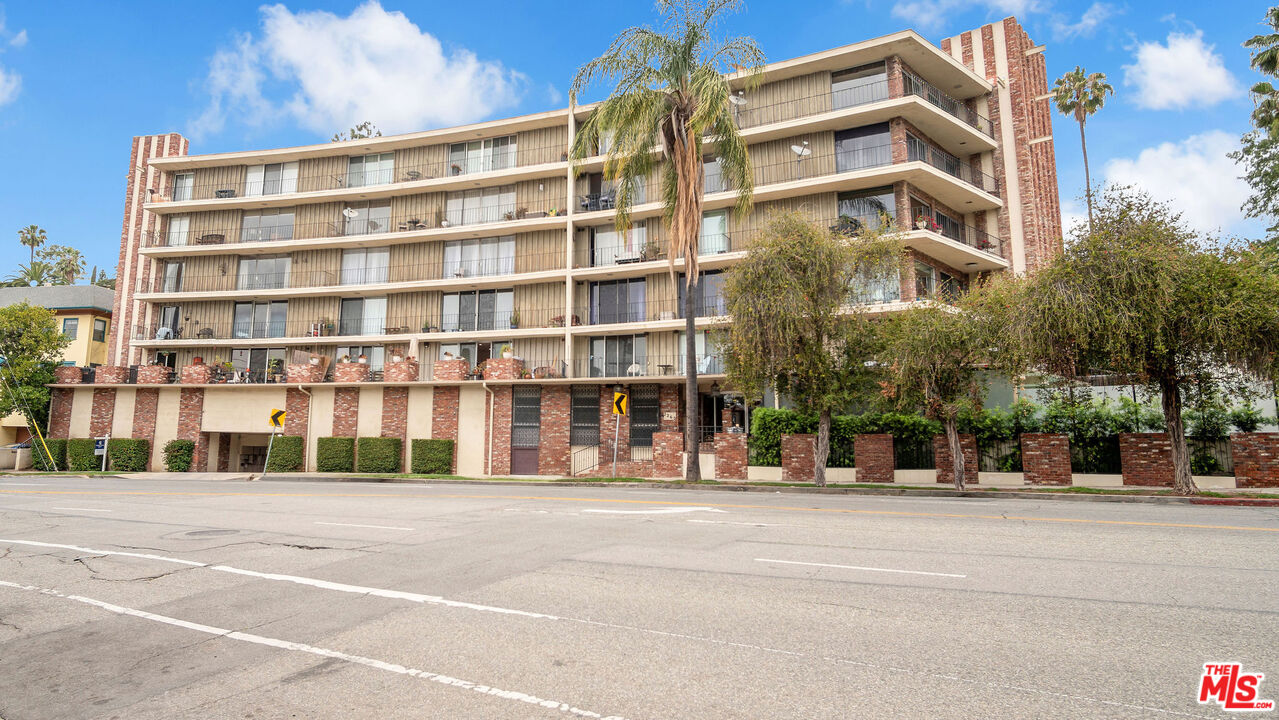 2260 N Cahuenga Blvd Unit: 106