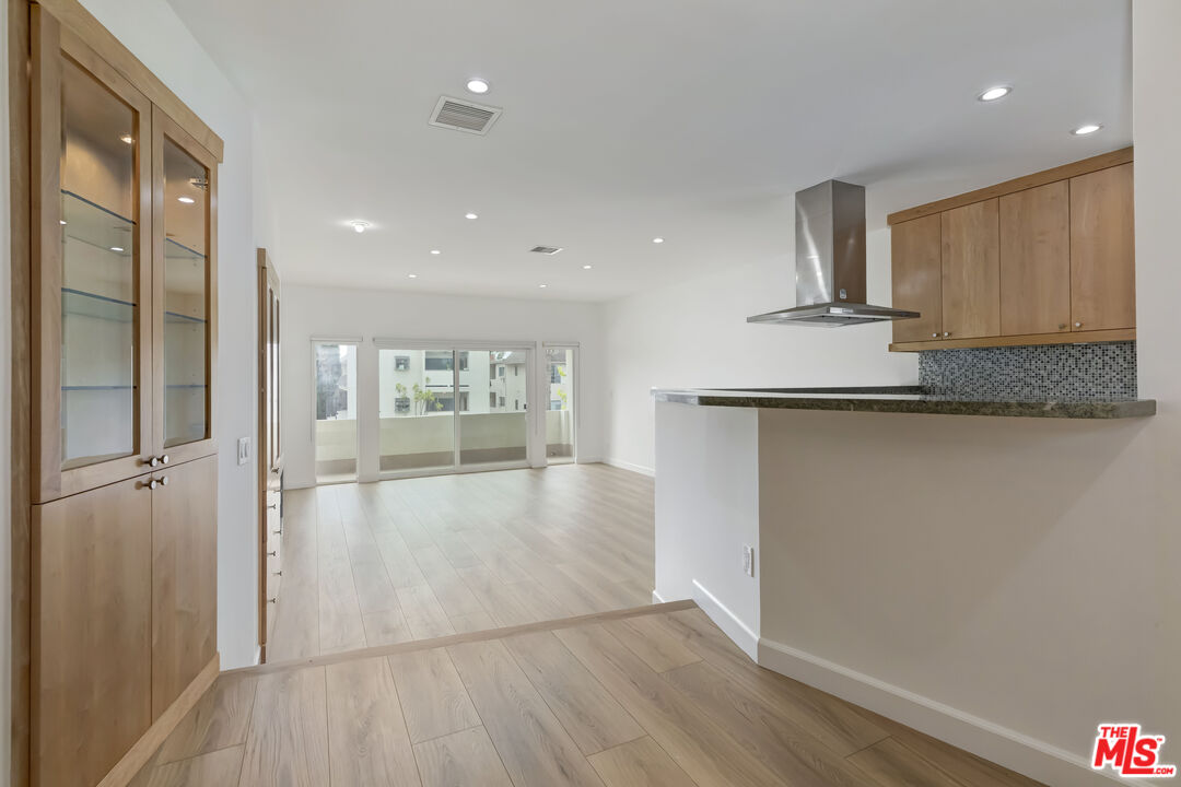 11925 Mayfield Ave Unit: 1