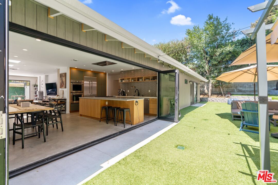 2820 Nichols Canyon Pl