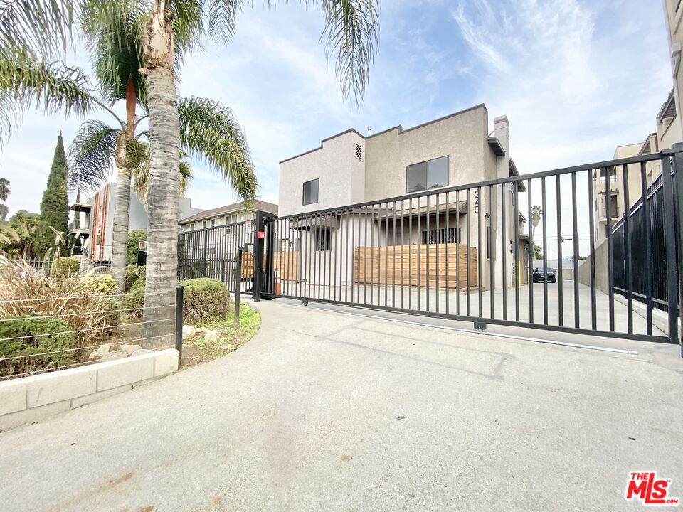 1240 South Bronson