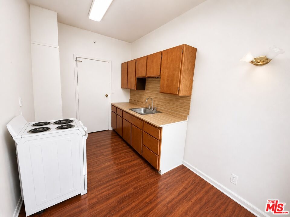634 S Gramercy Pl Unit: 403