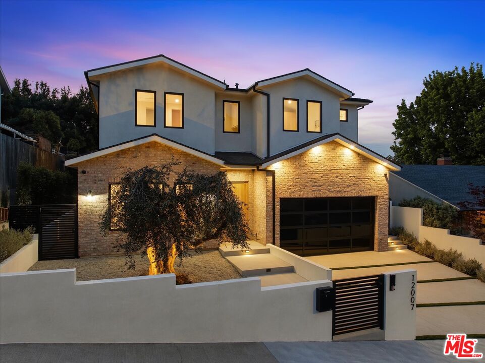 12007 Rose Ave