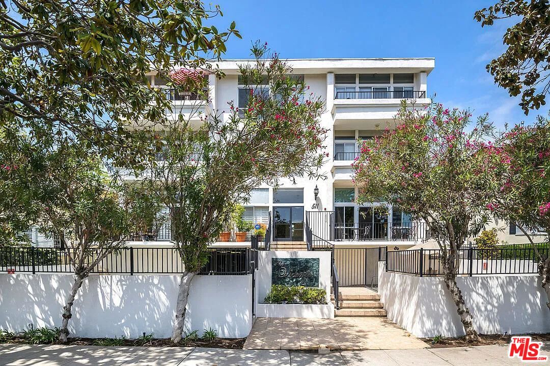 511 San Vicente Blvd Unit: 204