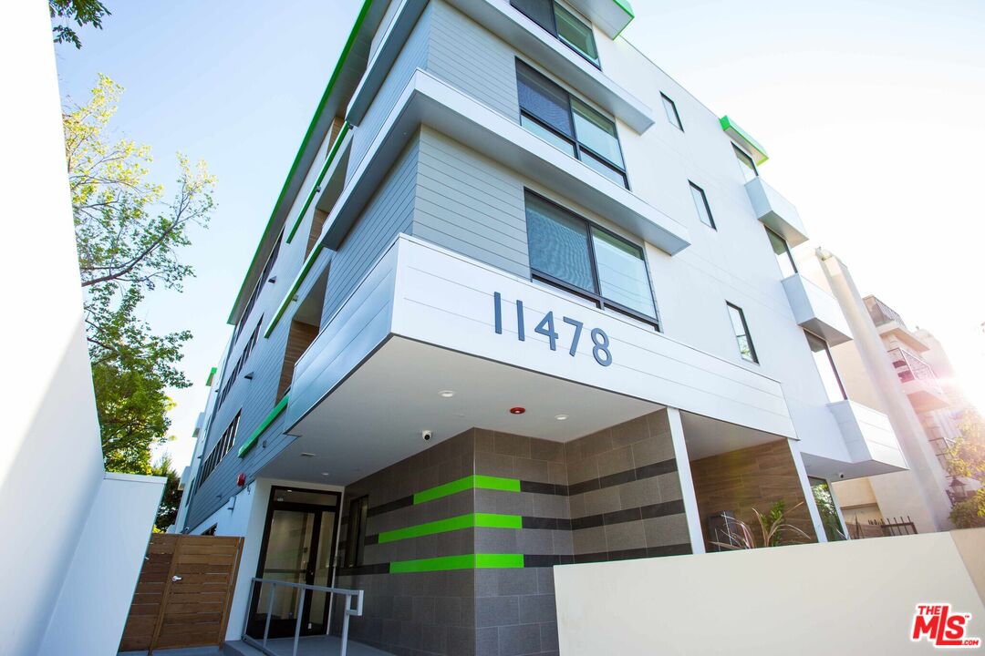 11478 Moorpark St Unit: 102