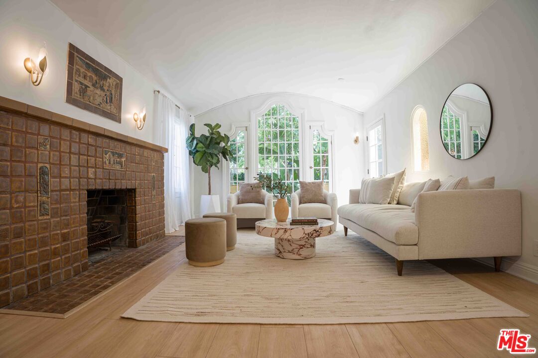 Photo of 935 Venezia Ave, Venice, CA 90291
