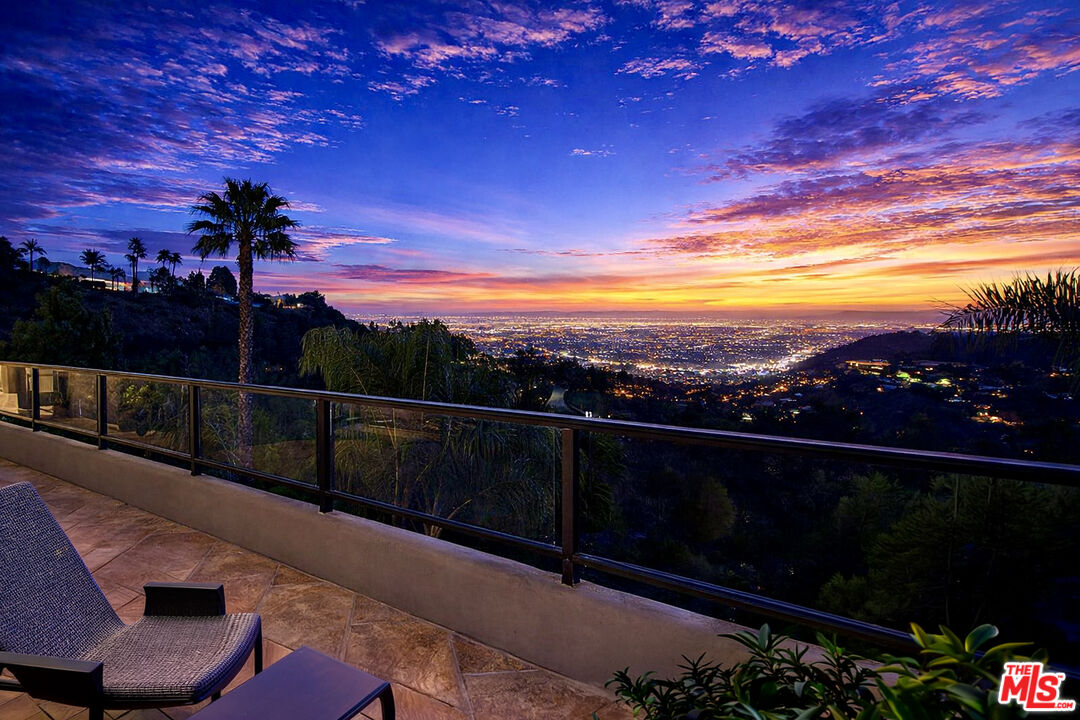 7218 Mulholland Dr