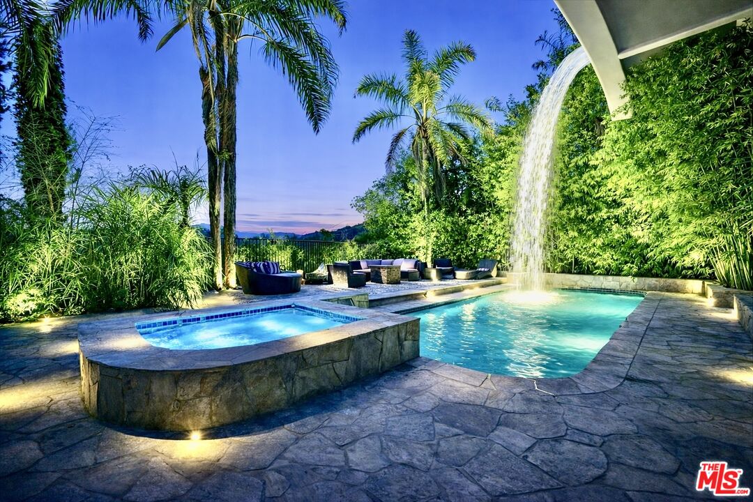 7218 Mulholland Dr