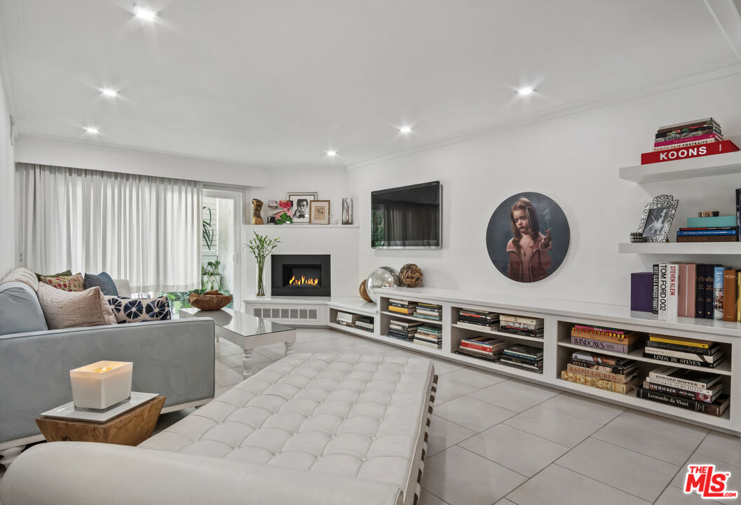 1230 Horn Ave Unit: 304